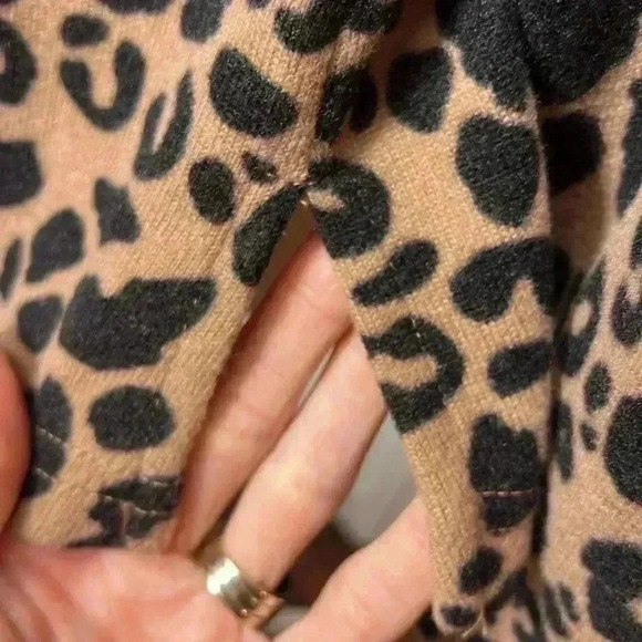 Emily Daniels Leopard Print Cowl Neck Sweater Size Large Tan & Black - Picture 6 of 8